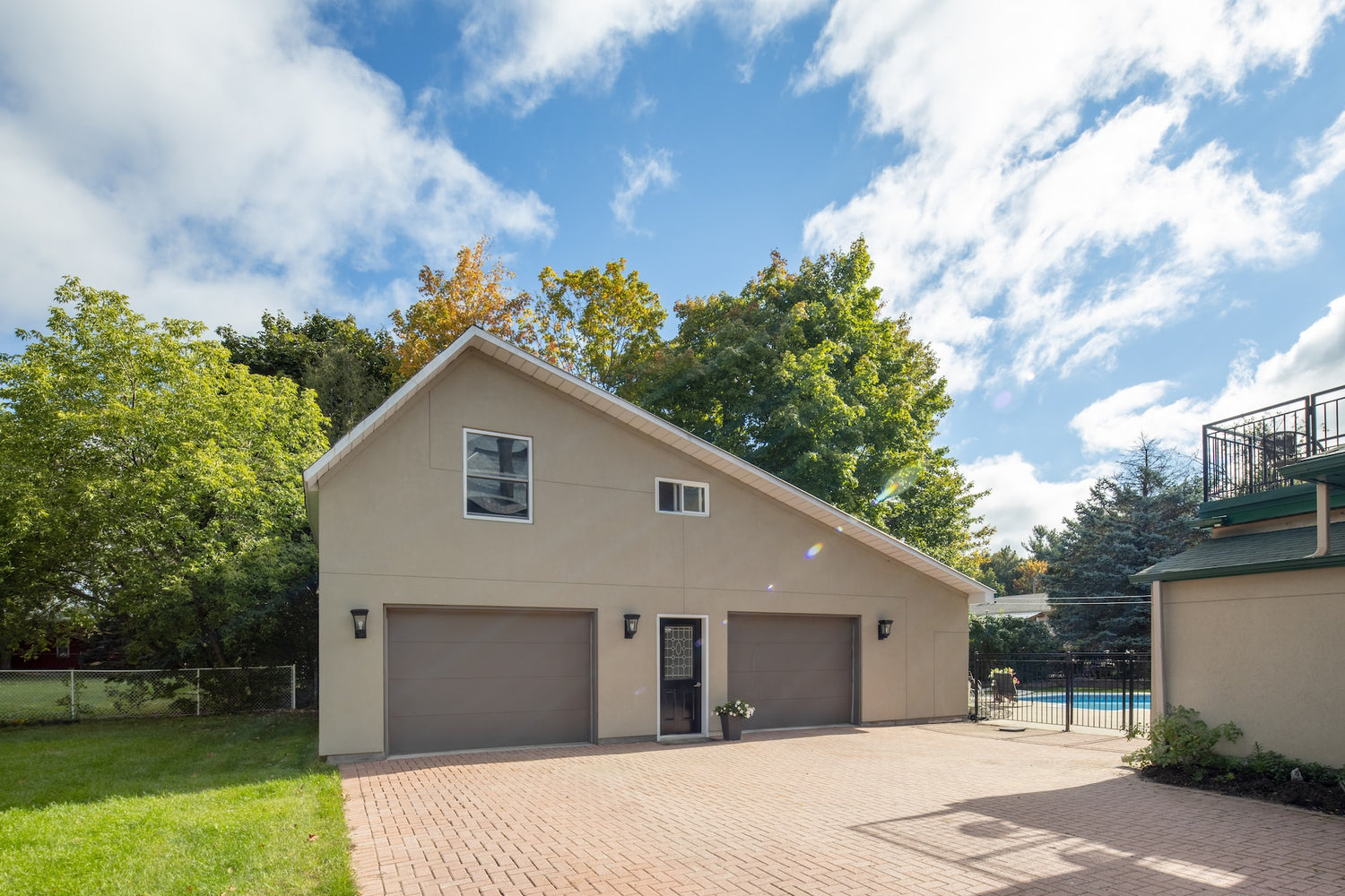 Epoxy vs. Polyurea: Which Garage Floor Coating is Right for You?