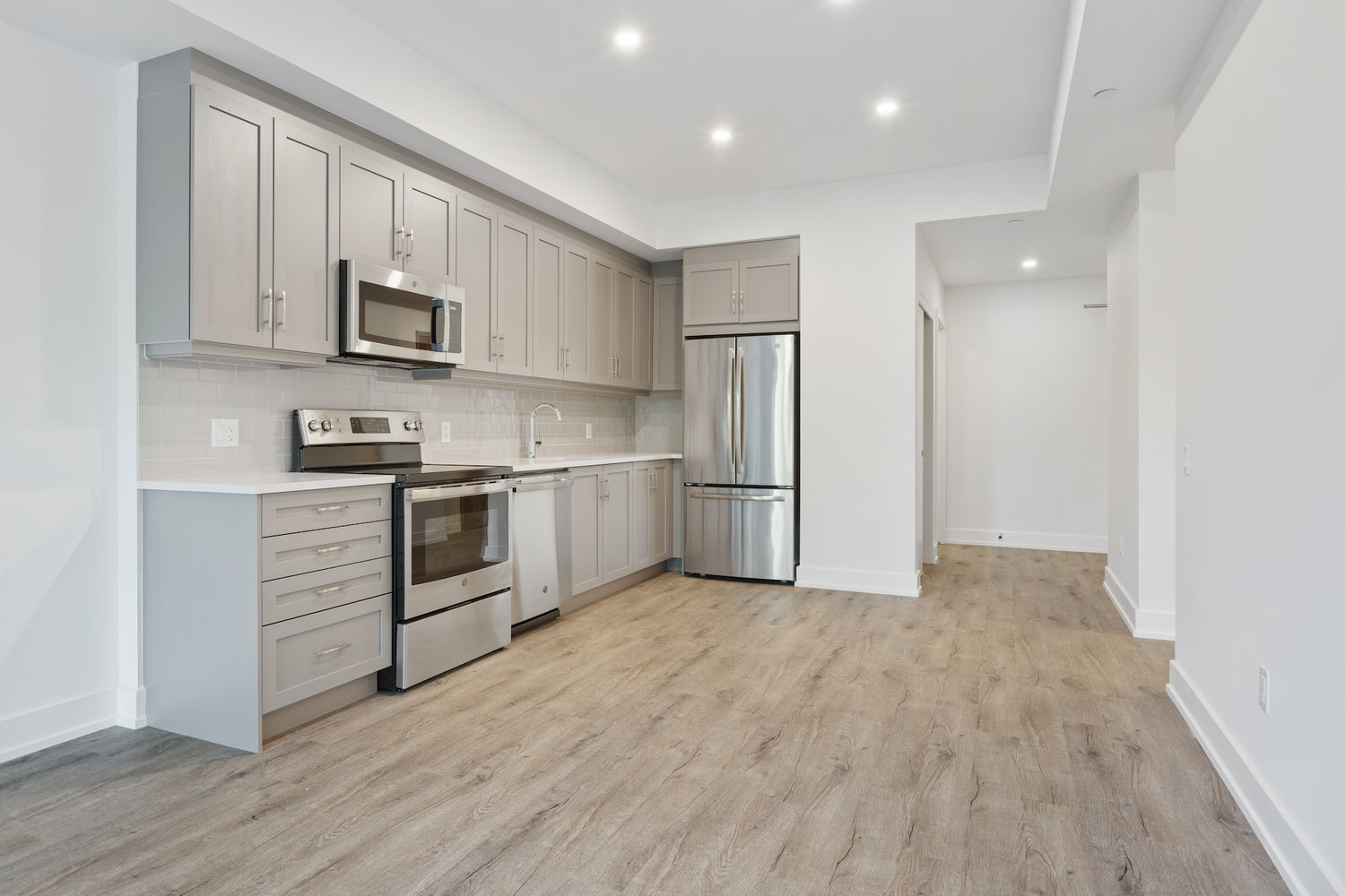 Commercial vs Residential: A Detailed Guide to Customizing Floor Protection
