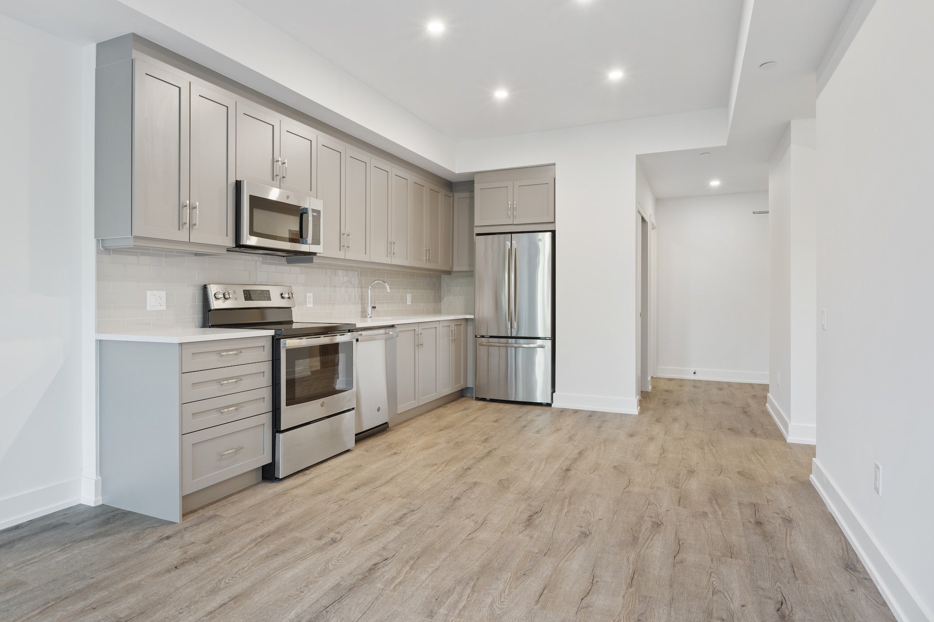 Commercial vs Residential: A Detailed Guide to Customizing Floor Protection