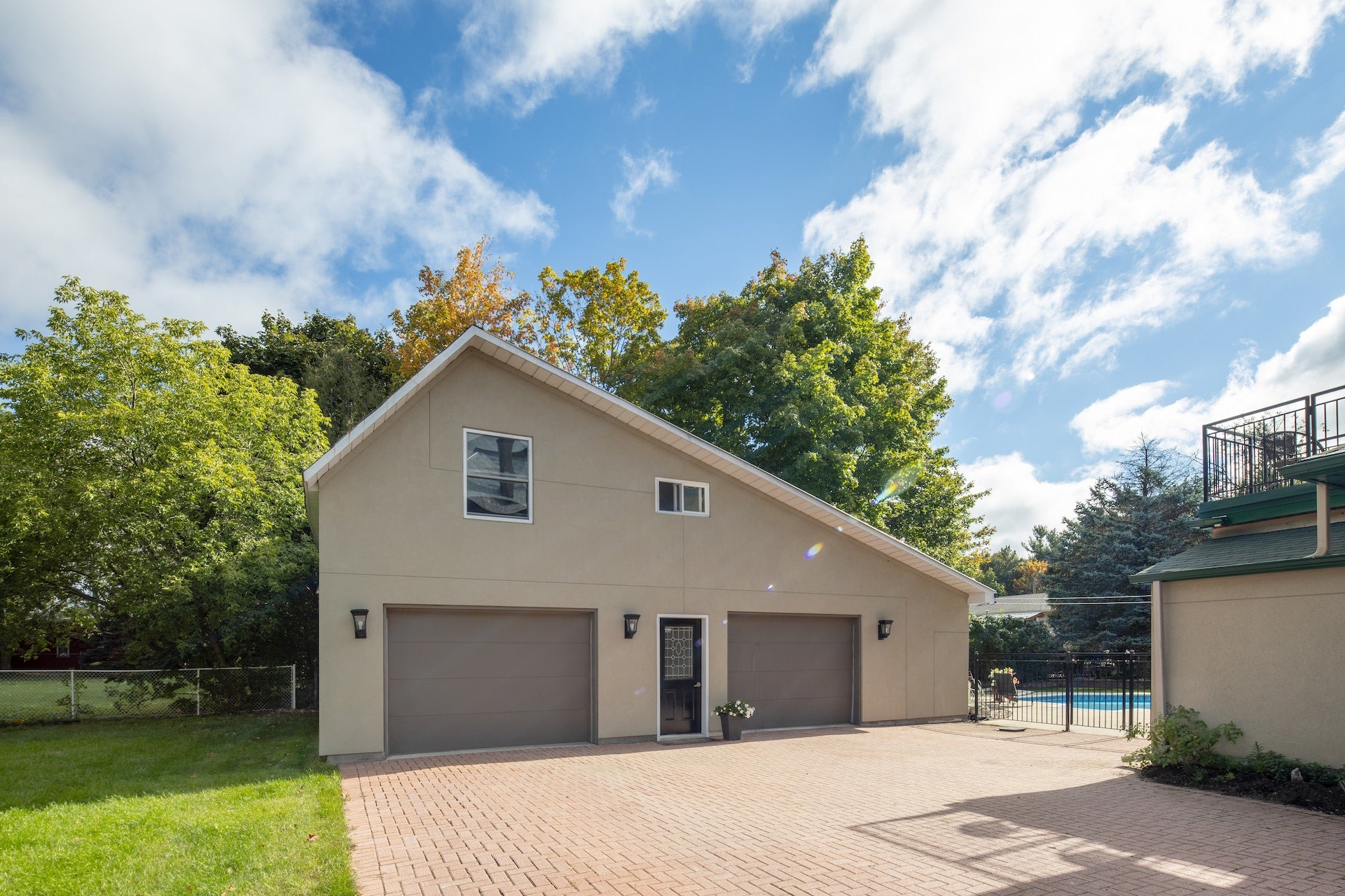 Epoxy vs. Polyurea: Which Garage Floor Coating is Right for You?